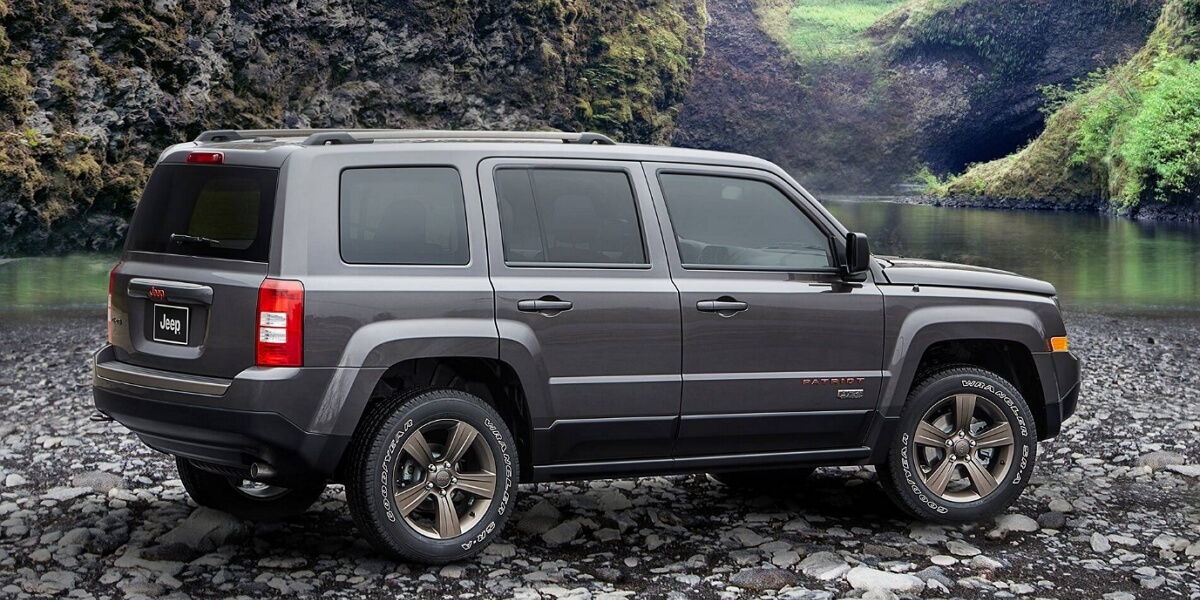 Gray 2012 Jeep Patriot in front of a lake