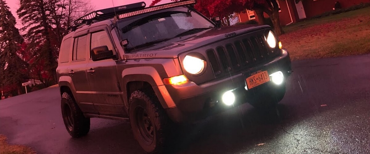 Jeep Patriot 2007 with aftermarket headlights on