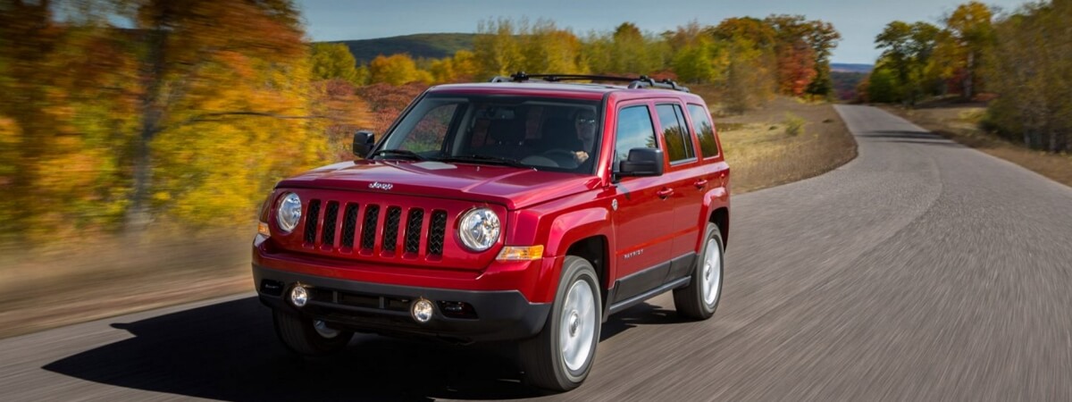 Jeep Patriot driving along one of the American highways at high speed