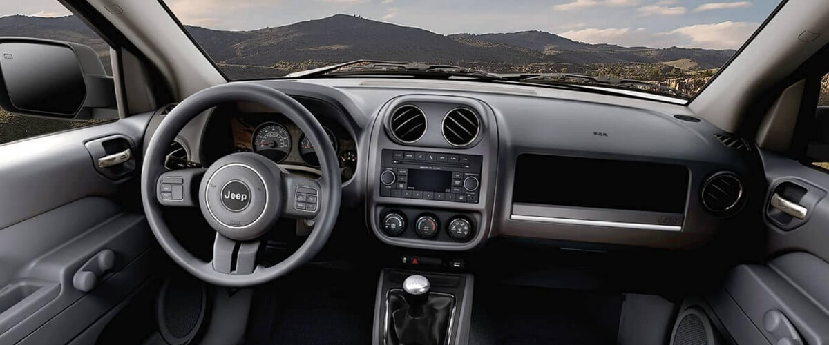 Jeep Patriot interior with steering wheel and manual transmission gearbox